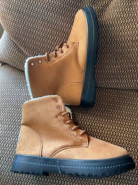 Light brown faux fur lined ladies ankle boots ~ lace up size 39 ~ brand new